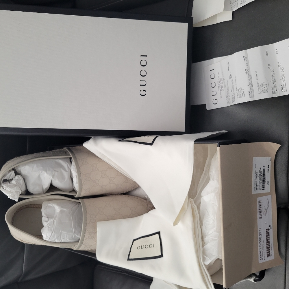 Men's size 7 women 10 GUCCI Espradrills. Beige